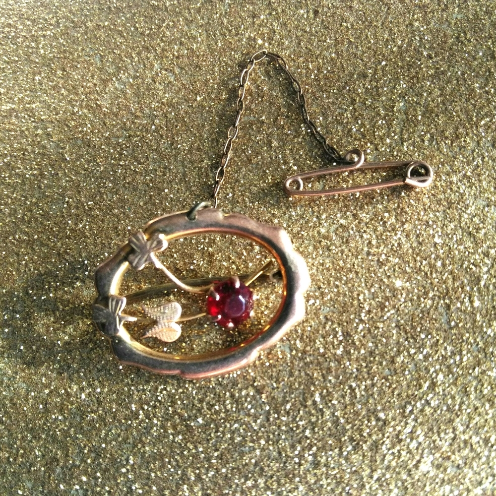 Vtg Small Gold Pin with Chain